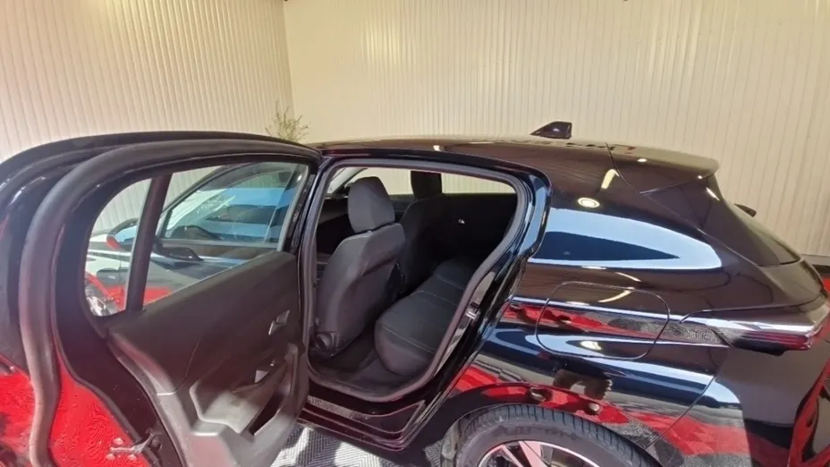 PEUGEOT 308 -