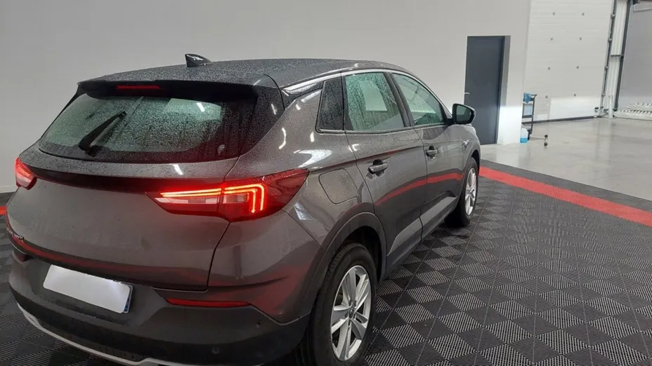 OPEL Grandland -