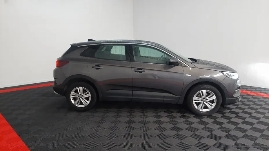 OPEL Grandland -