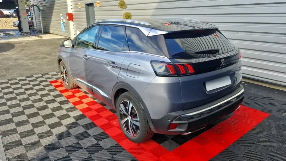 PEUGEOT 3008 -