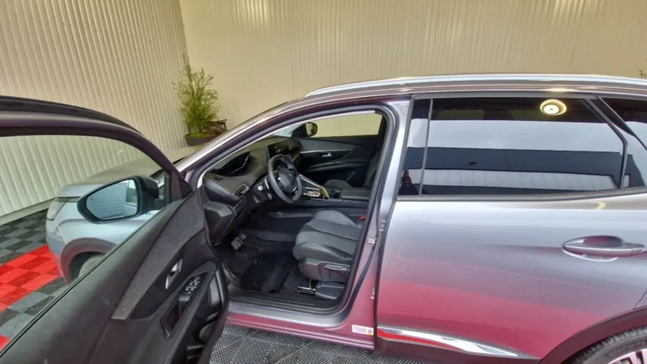 PEUGEOT 3008 -