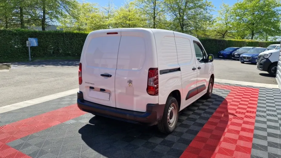 PEUGEOT Partner -
