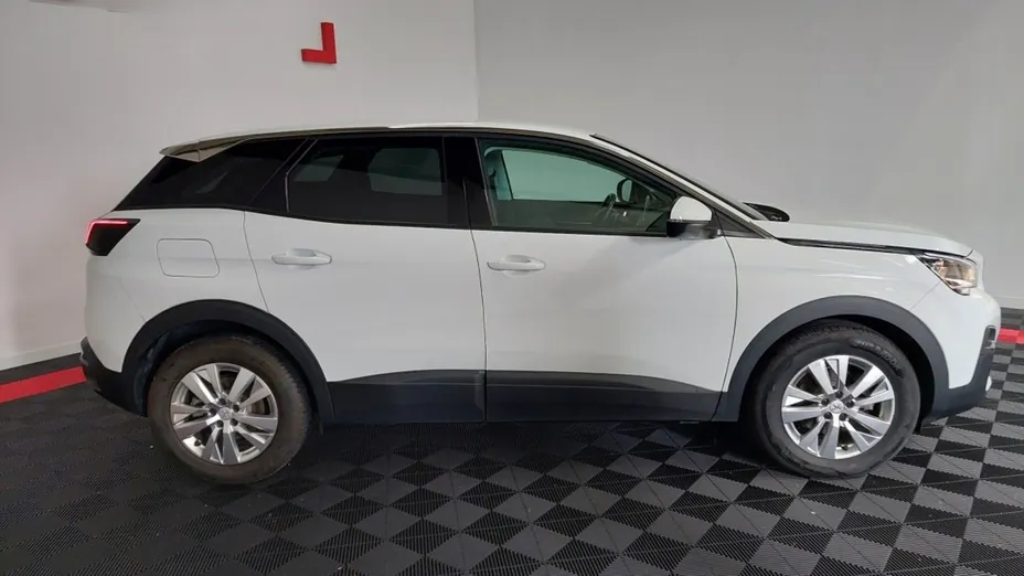 PEUGEOT 3008 -