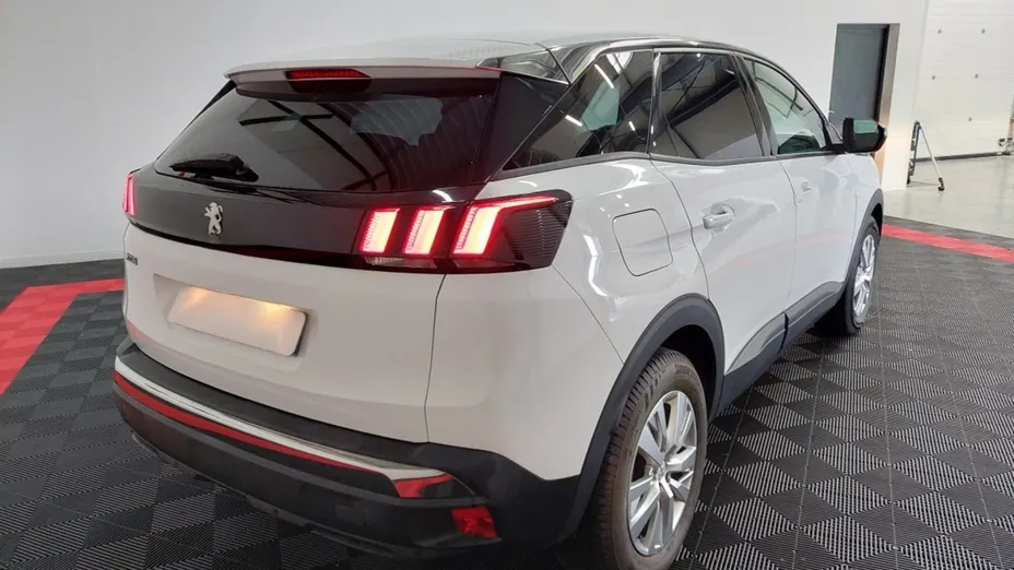 PEUGEOT 3008 -