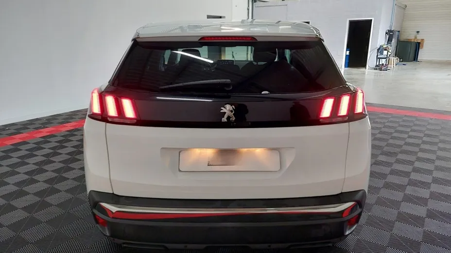 PEUGEOT 3008 -