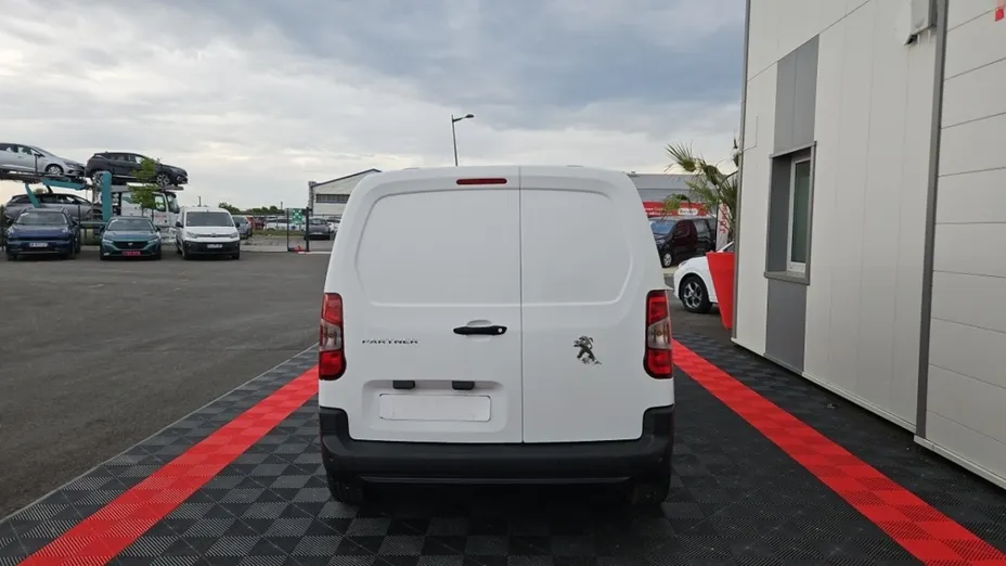 PEUGEOT Partner -