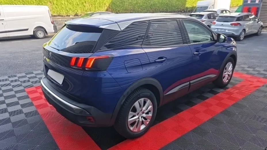 PEUGEOT 3008 -