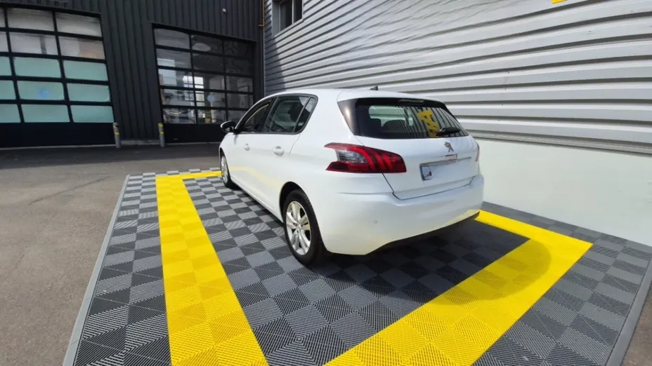 PEUGEOT 308 -