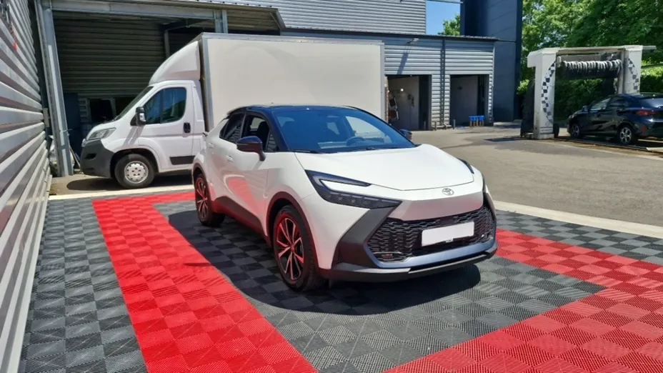 TOYOTA C-HR -