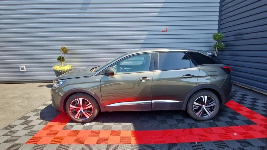 PEUGEOT 3008 -