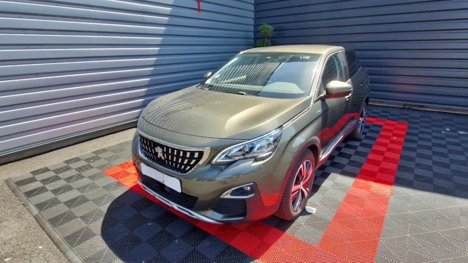 PEUGEOT 3008 -