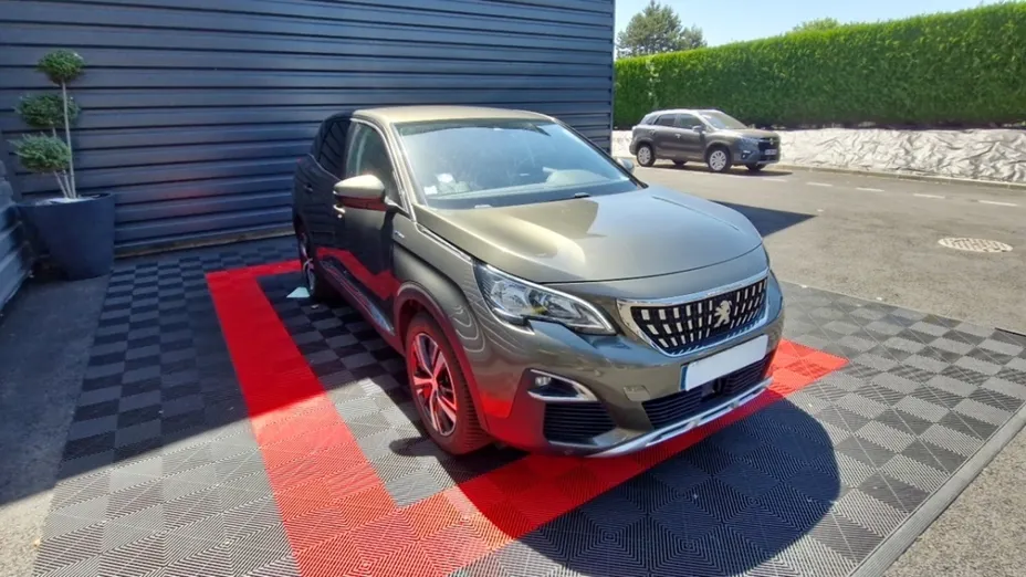 PEUGEOT 3008 -