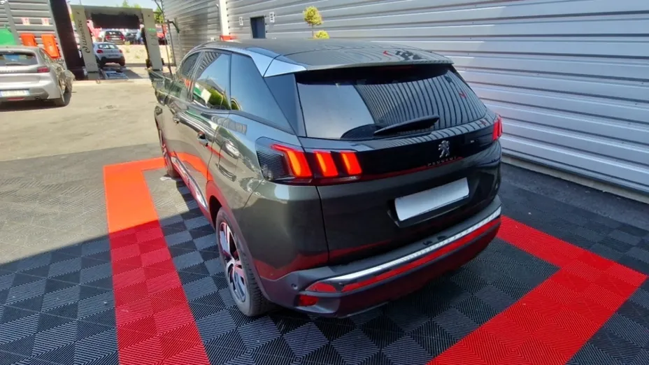 PEUGEOT 3008 -