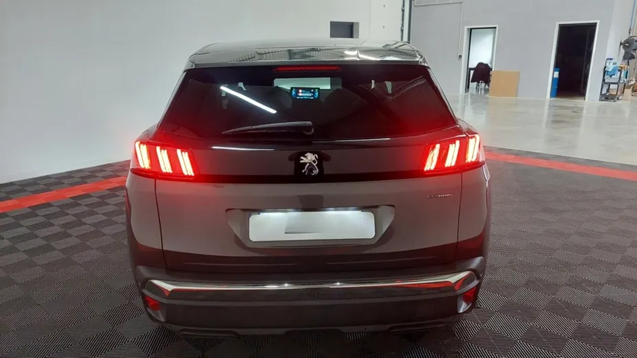 PEUGEOT 3008 -