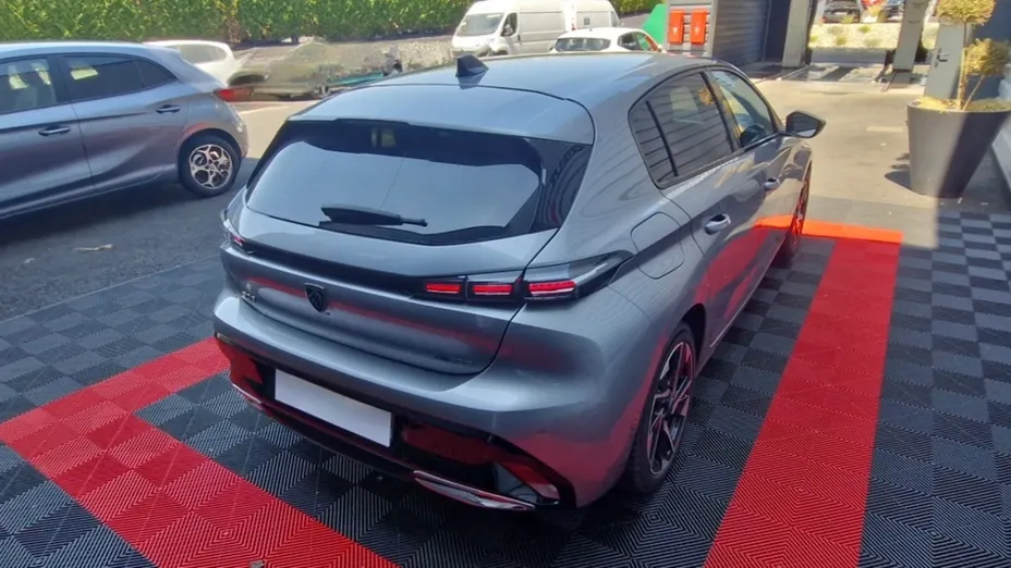 PEUGEOT 308 -