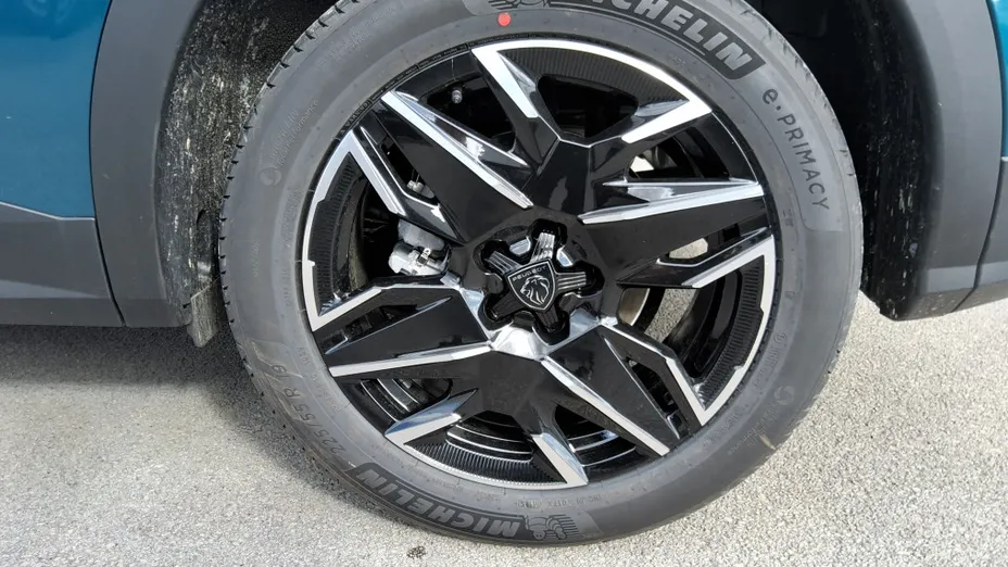 PEUGEOT 3008 -