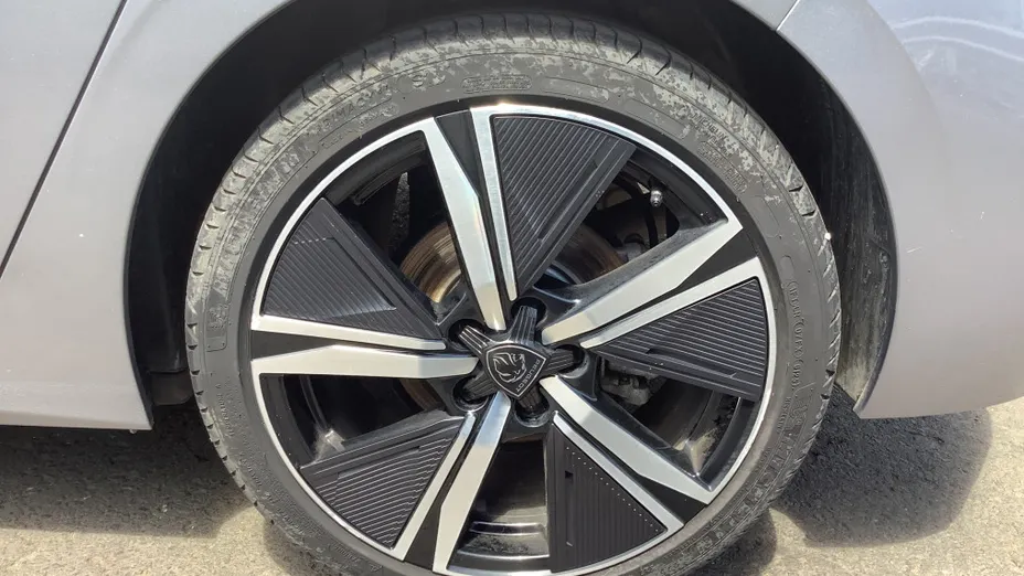 PEUGEOT 308 -