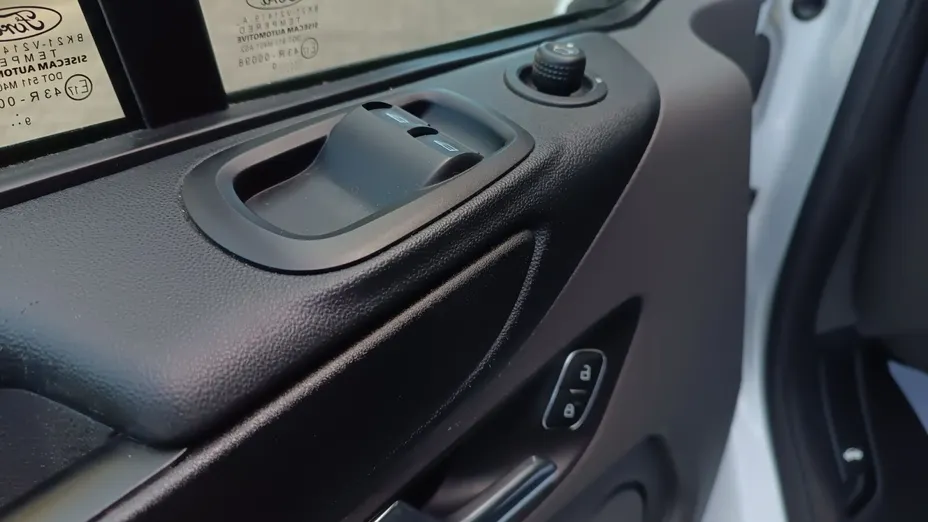 FORD Transit Custom Transit Custom 320 L2H1 Ambiente (bryg.)