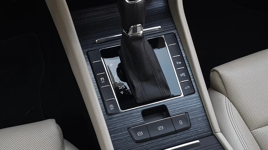 SKODA Superb Superb 2.0 TDI SCR Style DSG