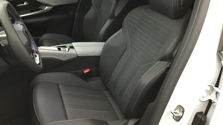 PEUGEOT 3008 -