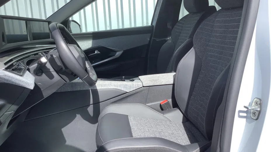 PEUGEOT 5008 -