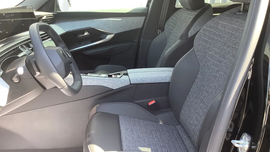 PEUGEOT 5008 -