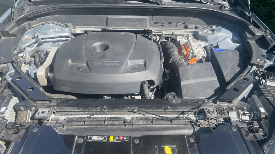 VOLVO XC60 XC60 T8 AWD Plug-In Hybrid R-Design aut