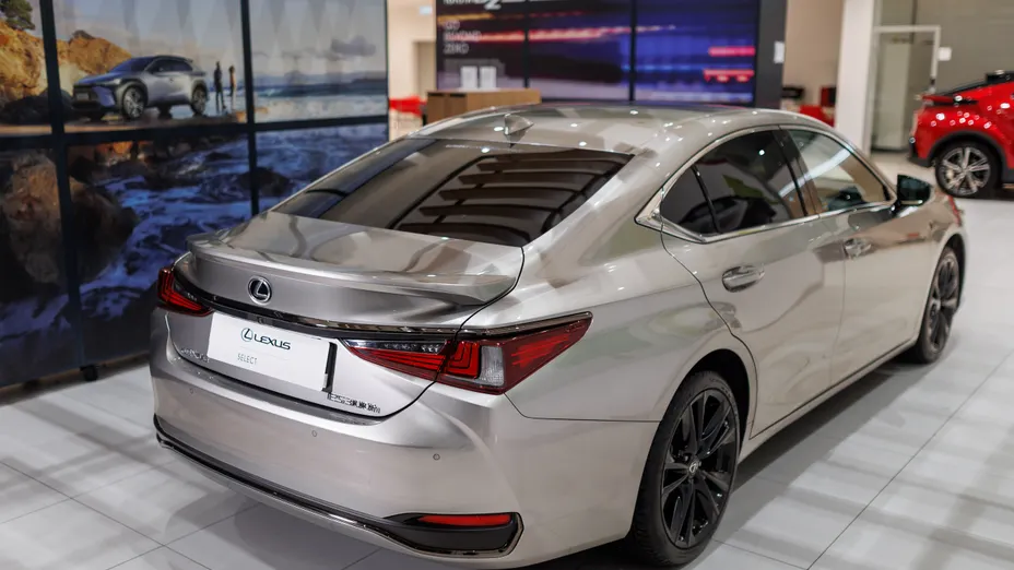 LEXUS ES ES 300h F Sport Design