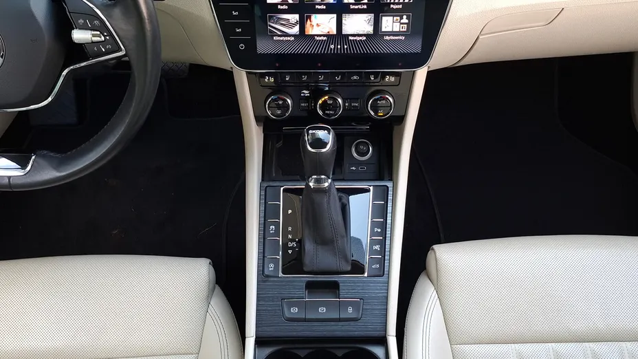 SKODA Superb Superb 2.0 TDI SCR Style DSG