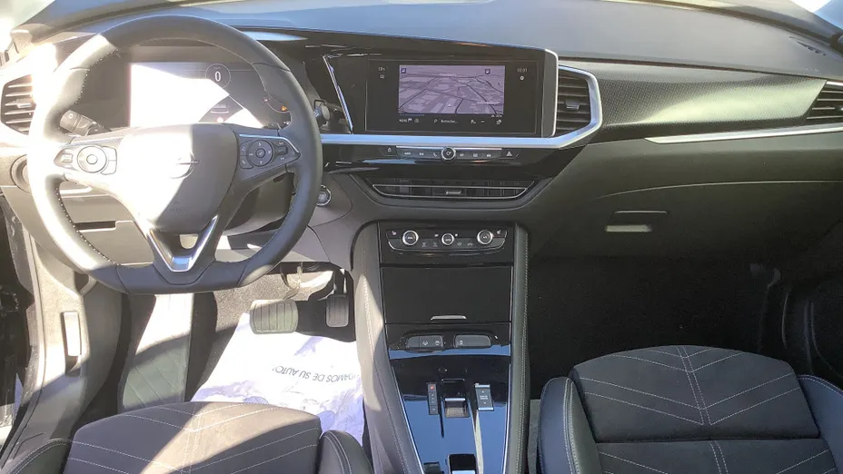 OPEL Grandland -