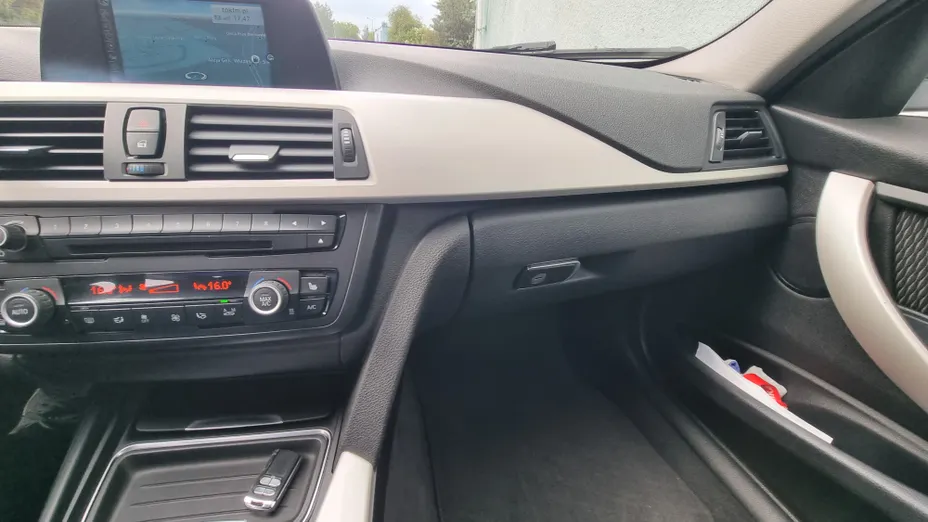 BMW Seria 3 316d Luxury Line aut