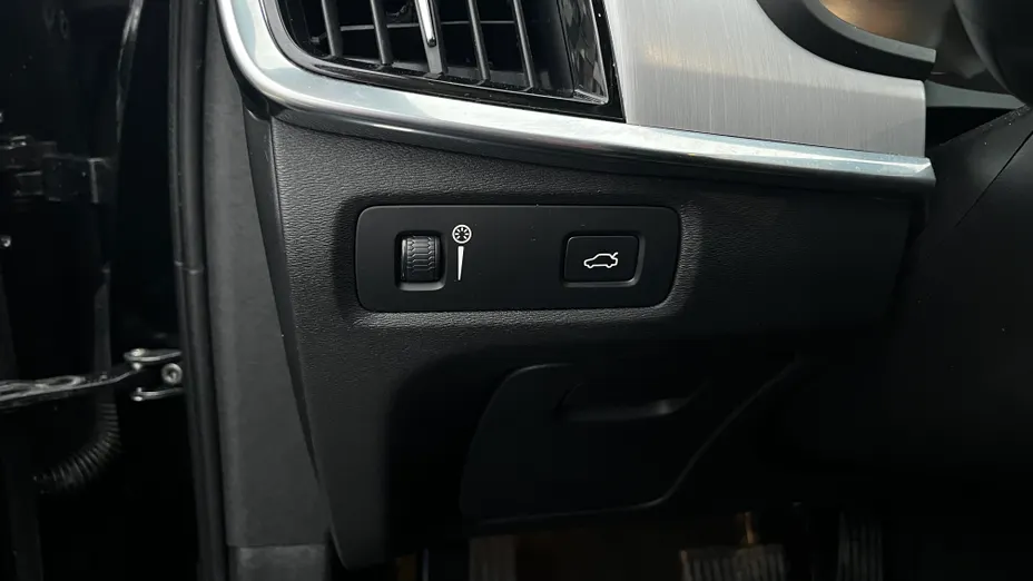 VOLVO V90 V90 D3 Momentum