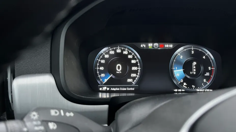 VOLVO V90 V90 D3 Momentum