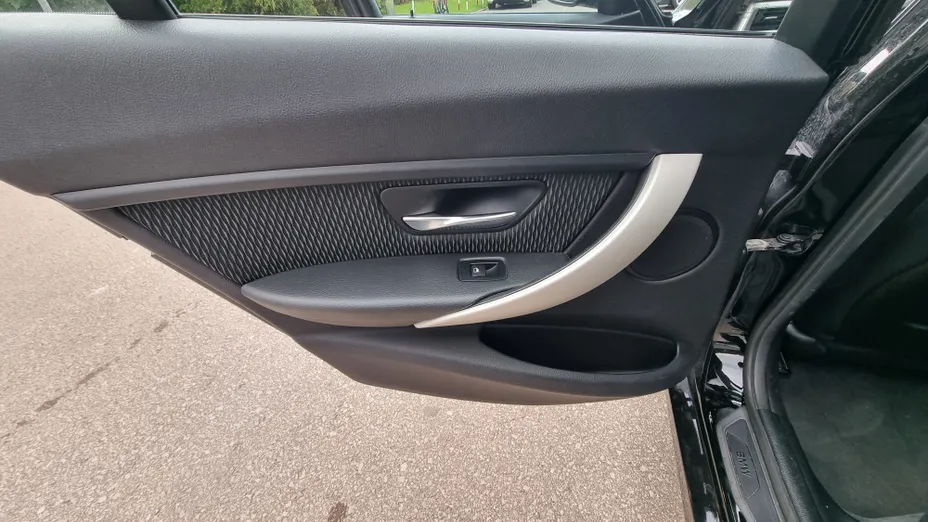 BMW Seria 3 316d Luxury Line aut