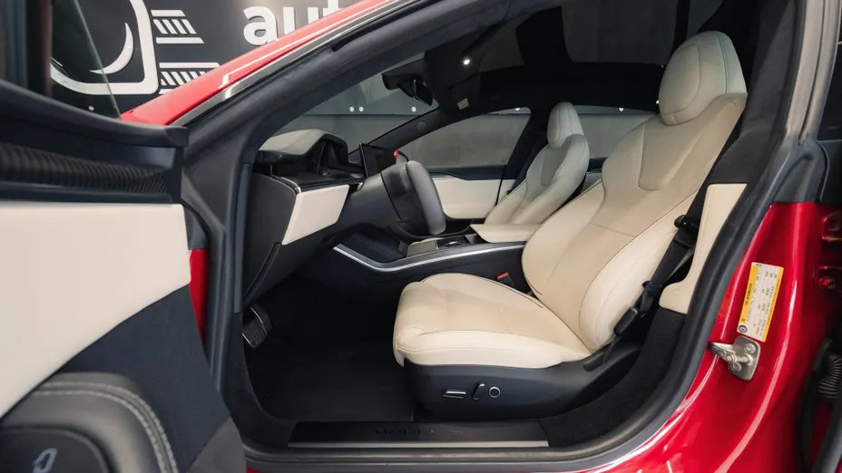 TESLA Model S S Plaid