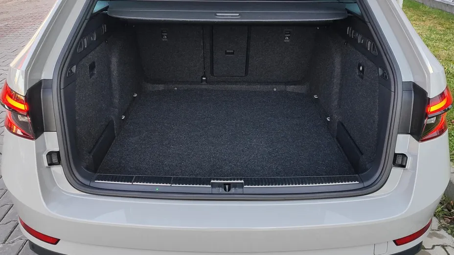 SKODA Superb Superb 2.0 TDI SCR Sportline DSG