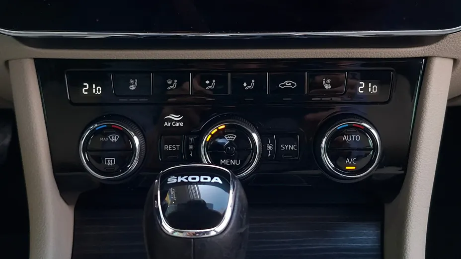 SKODA Superb Superb 2.0 TDI SCR Style DSG