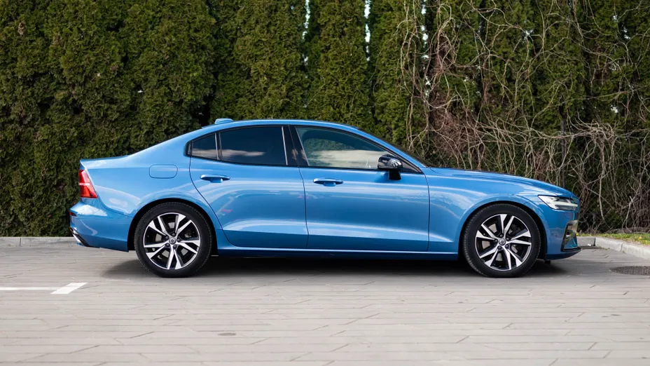 VOLVO S60 S60 B5 B R-Design aut