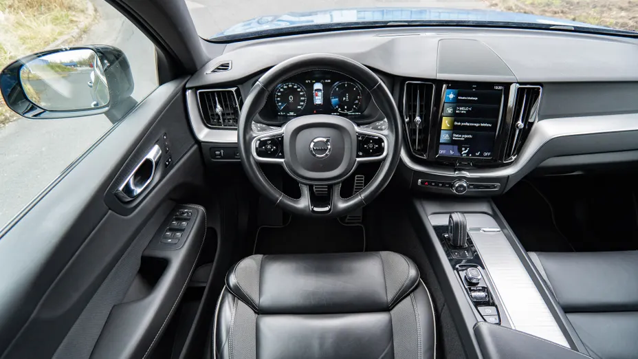 VOLVO XC60 XC60 B4 D AWD R-Design aut
