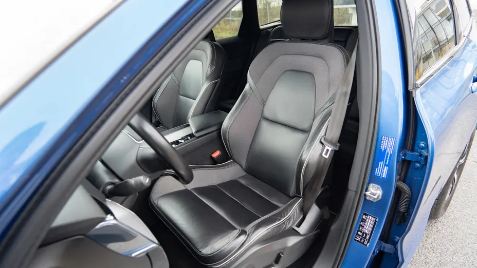 VOLVO XC60 XC60 B4 D AWD R-Design aut