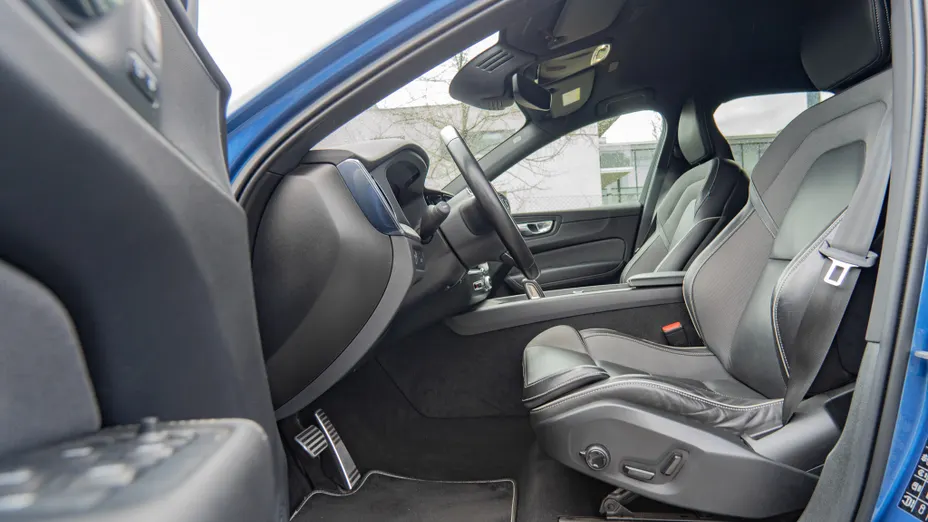 VOLVO XC60 XC60 B4 D AWD R-Design aut