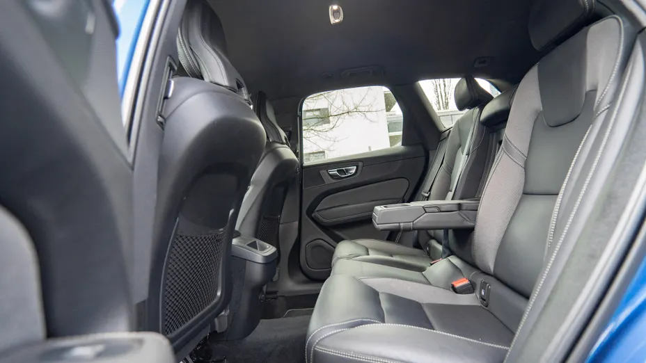 VOLVO XC60 XC60 B4 D AWD R-Design aut
