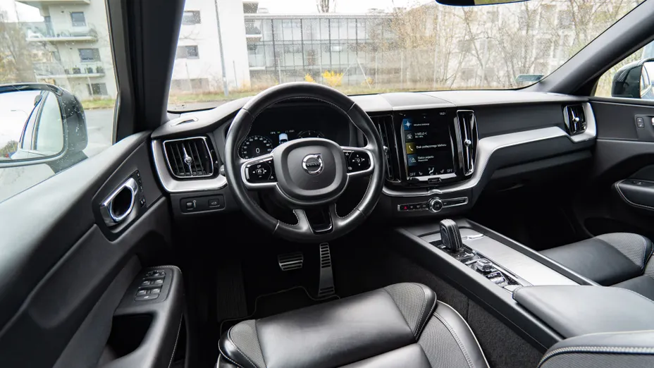VOLVO XC60 XC60 B4 D AWD R-Design aut
