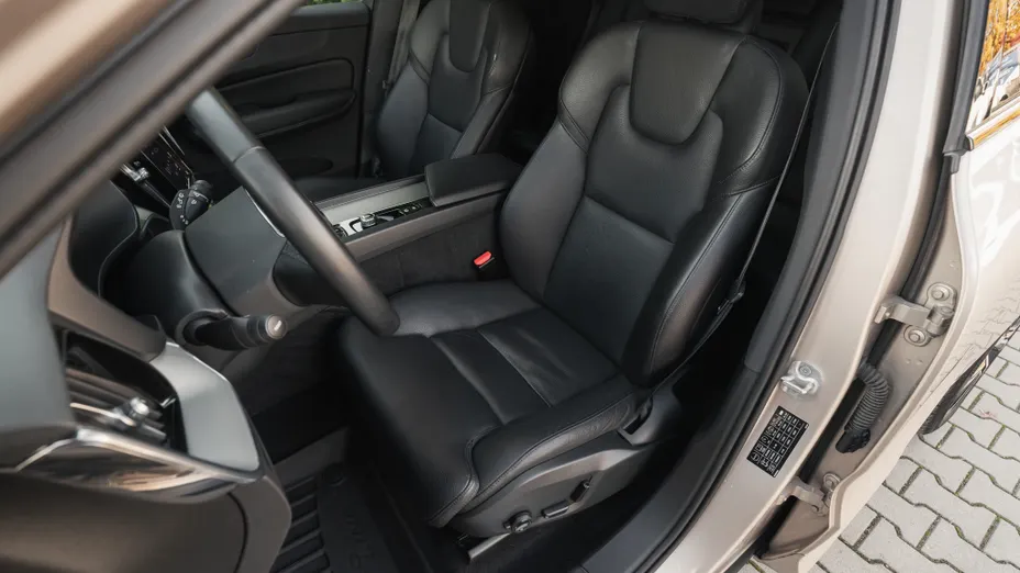 VOLVO XC60 XC60 B5 B AWD Plus Black Edition aut