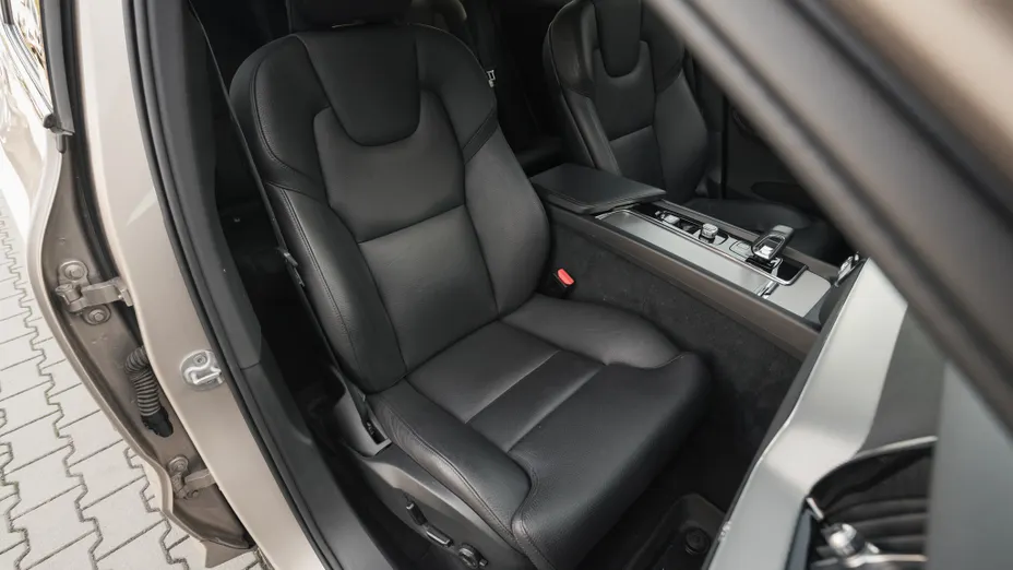 VOLVO XC60 XC60 B5 B AWD Plus Black Edition aut