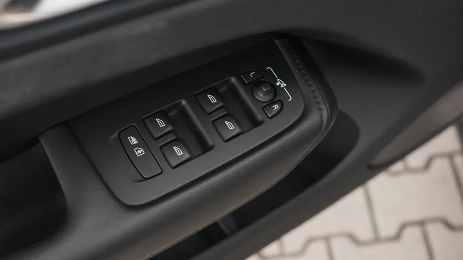 VOLVO XC60 XC60 B5 B AWD Plus Black Edition aut