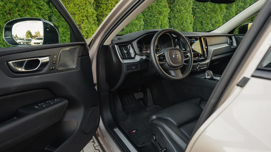 VOLVO XC60 XC60 B5 B AWD Plus Black Edition aut