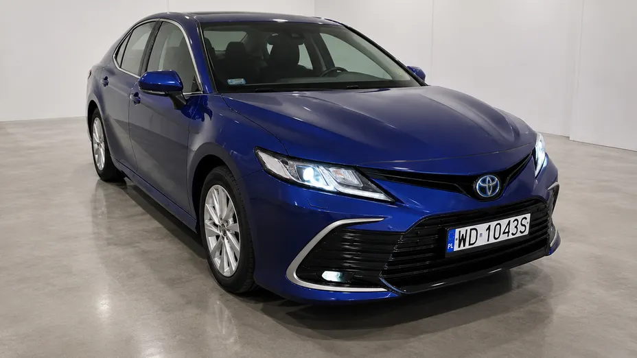 TOYOTA Camry -