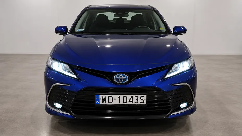 TOYOTA Camry -