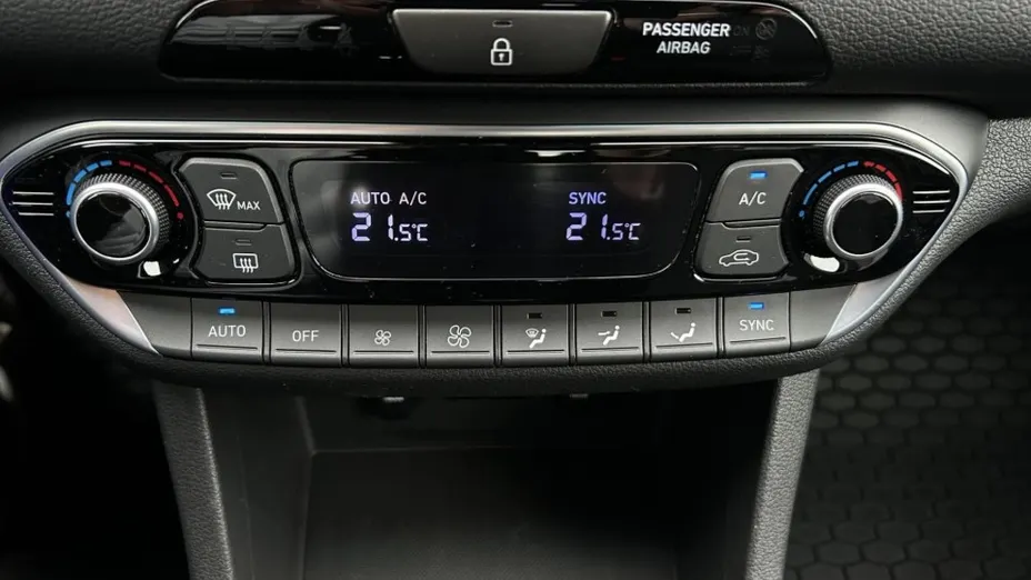 HYUNDAI i30 i30 1.0 T-GDI Smart DCT